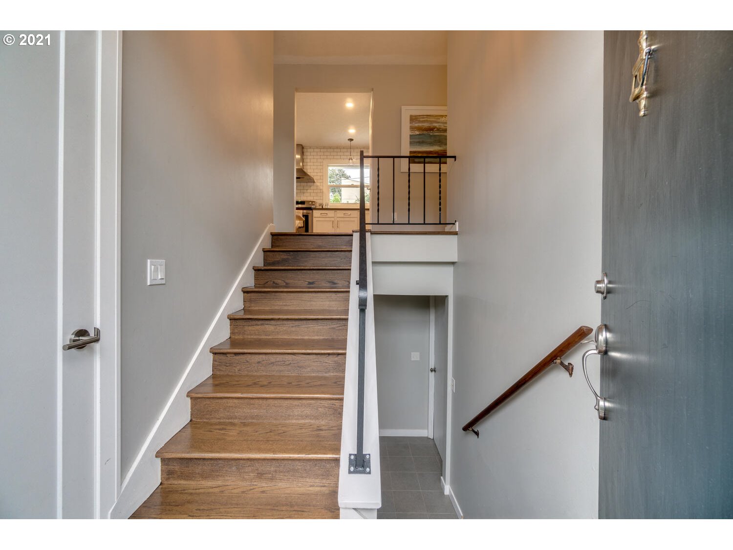 3314 Southwest Marigold Street Portland, OR 97219 - Photo 2 of 29 Gallery Image 2