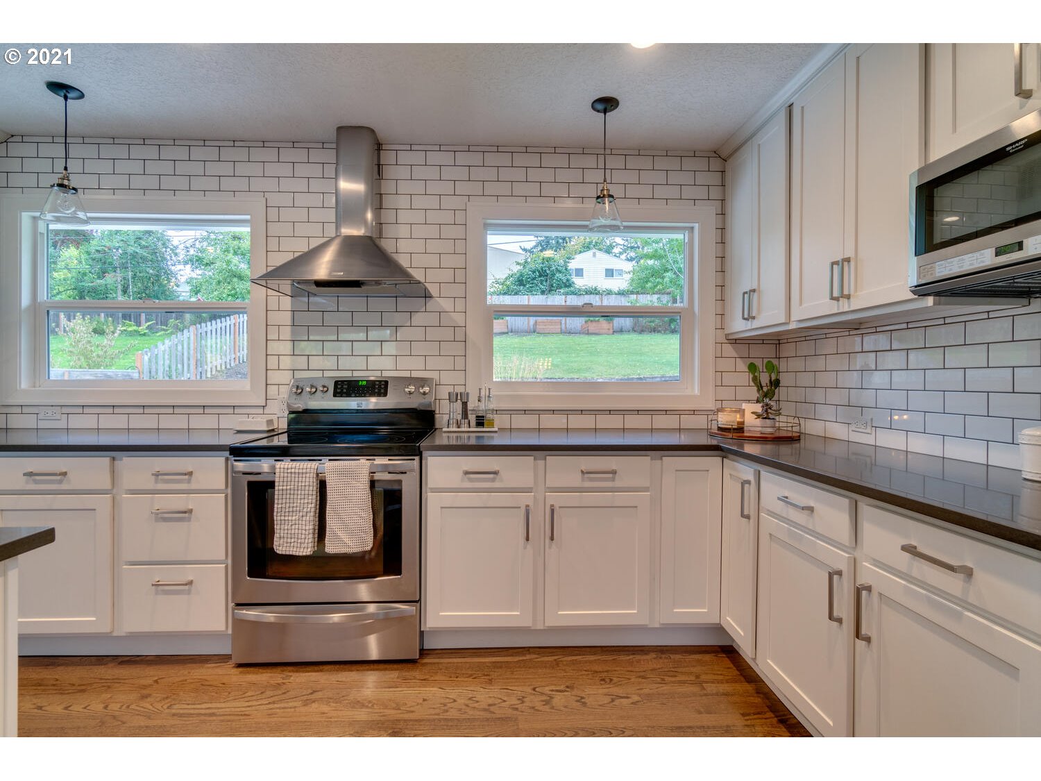 3314 Southwest Marigold Street Portland, OR 97219 - Photo 11 of 29 Gallery Image 11