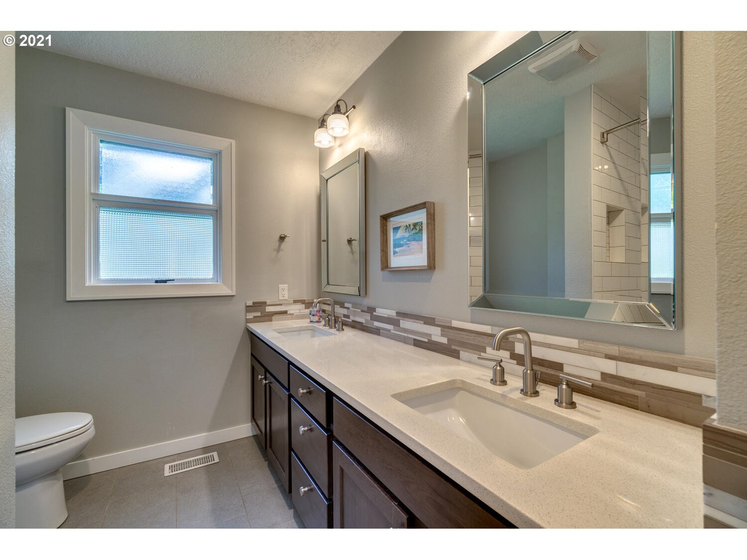 3314 Southwest Marigold Street Portland, OR 97219 - Photo 13 of 29 Gallery Image 13