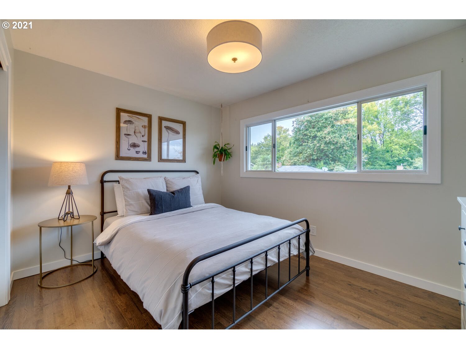 3314 Southwest Marigold Street Portland, OR 97219 - Photo 16 of 29 Gallery Image 16