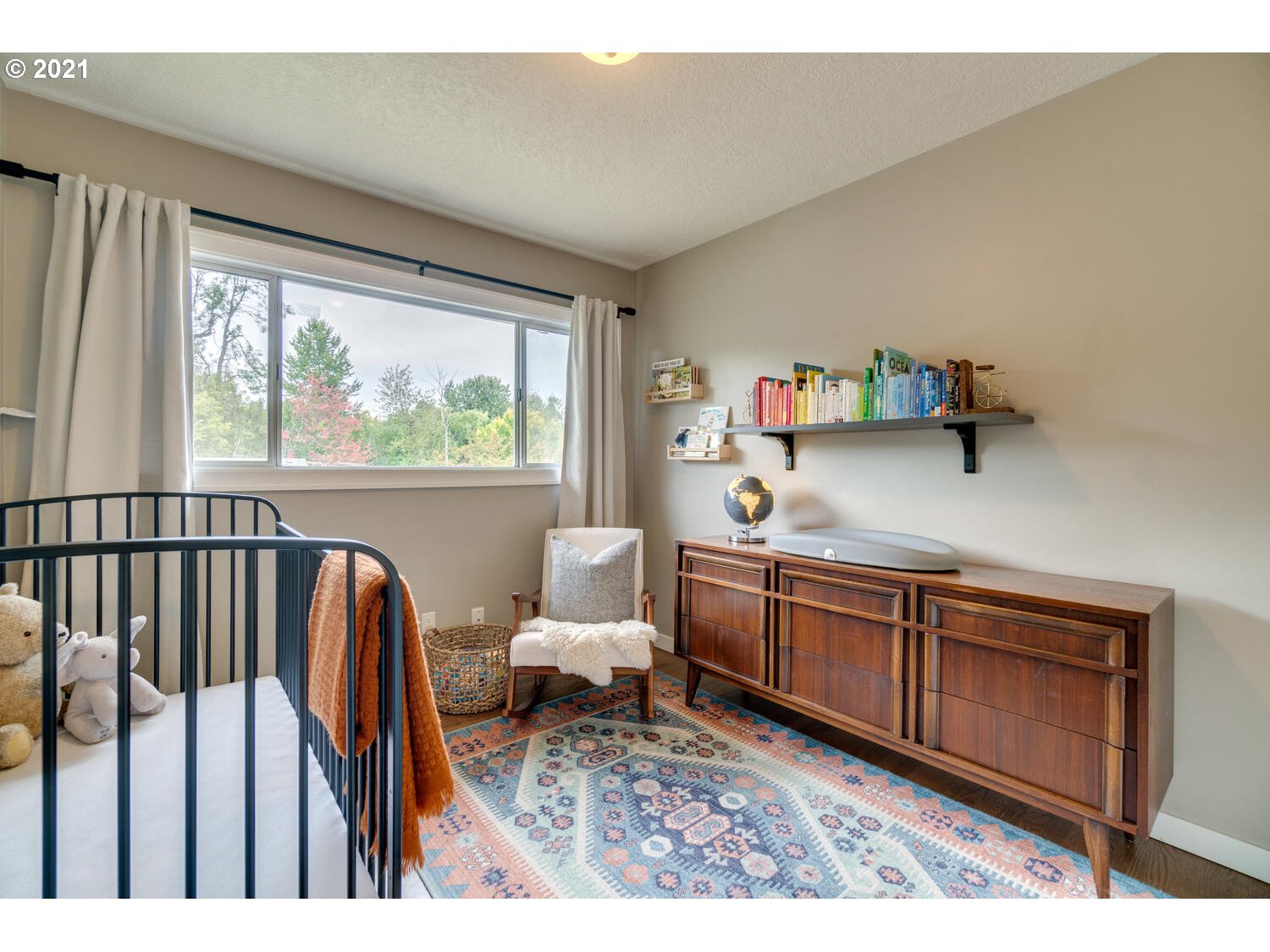 3314 Southwest Marigold Street Portland, OR 97219 - Photo 17 of 29 Gallery Image 17