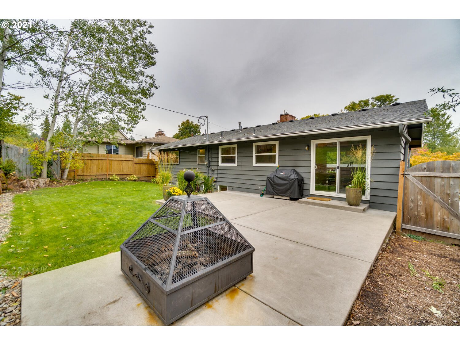 3314 Southwest Marigold Street Portland, OR 97219 - Photo 23 of 29 Gallery Image 23