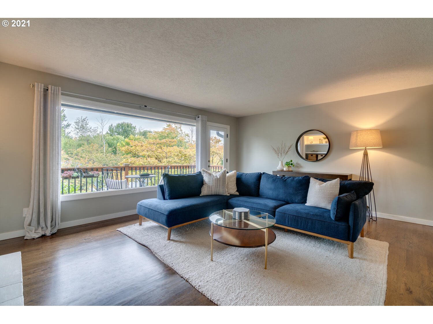 3314 Southwest Marigold Street Portland, OR 97219 - Photo 4 of 29 Gallery Image 4