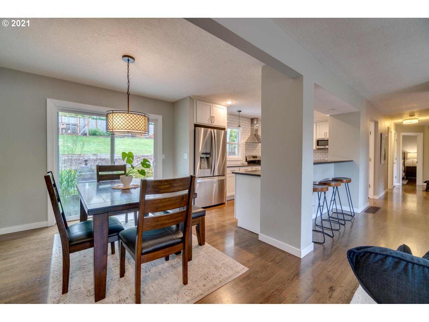 3314 Southwest Marigold Street Portland, OR 97219 - Photo 8 of 29 Gallery Image 8