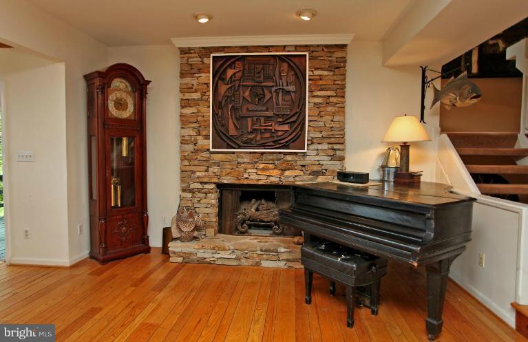 916 Old County Road Severna Park, MD 21146 - Photo 5 of 21 Interior (General)