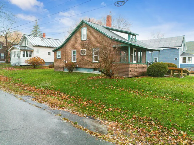 $179,900 | 11 Russell Street, Waterville, ME 04901