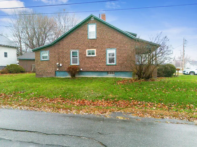 $179,900 | 11 Russell Street, Waterville, ME 04901