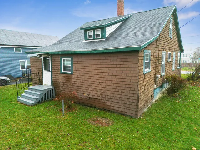 $179,900 | 11 Russell Street, Waterville, ME 04901