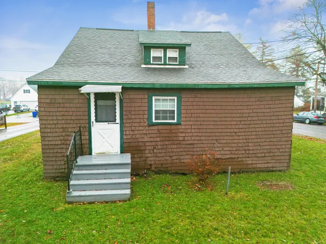 $179,900 | 11 Russell Street, Waterville, ME 04901