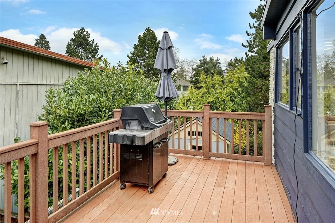 5815 Oakhurst Road South Seattle, WA 98118 - Photo 12 of 29