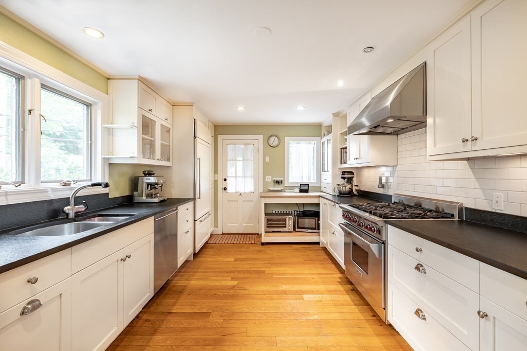 24 Chesterford Road Winchester, MA 01890 - Photo 9 of 42