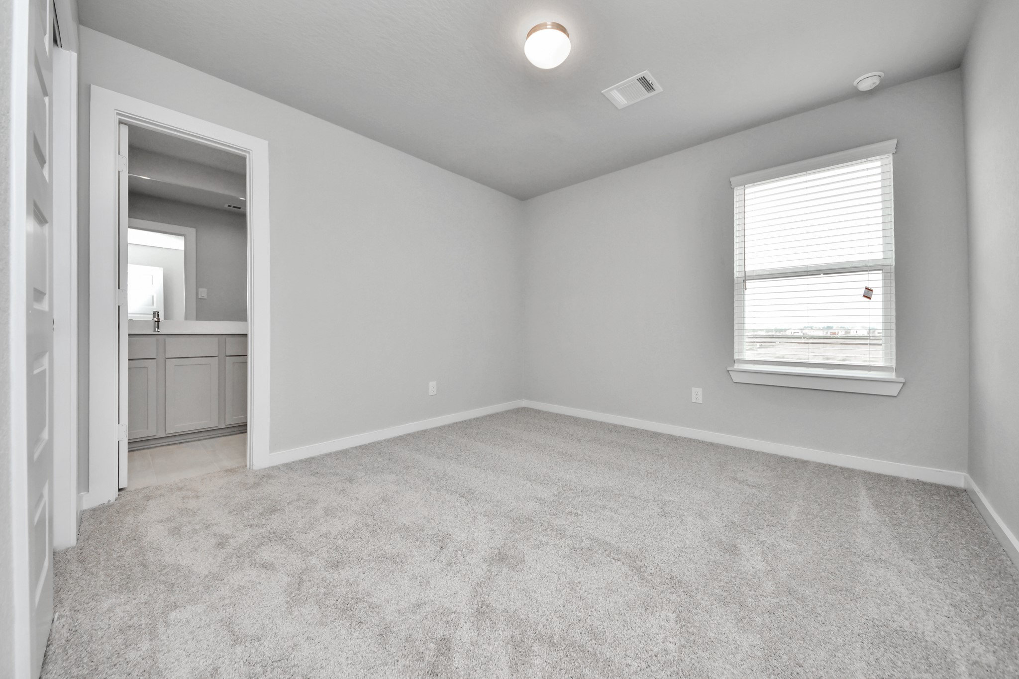11122 Tulip Rdg Trail Houston, TX 77044 - Photo 26 of 34 an empty room with windows and closet