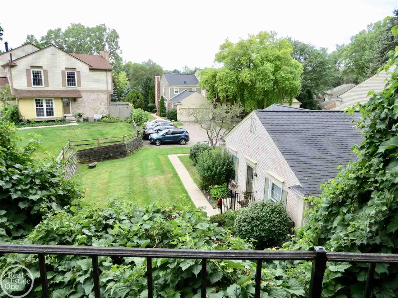 1396 Crescent Lane, Unit 336 Rochester Hills, MI 48306 - Photo 14 of 33