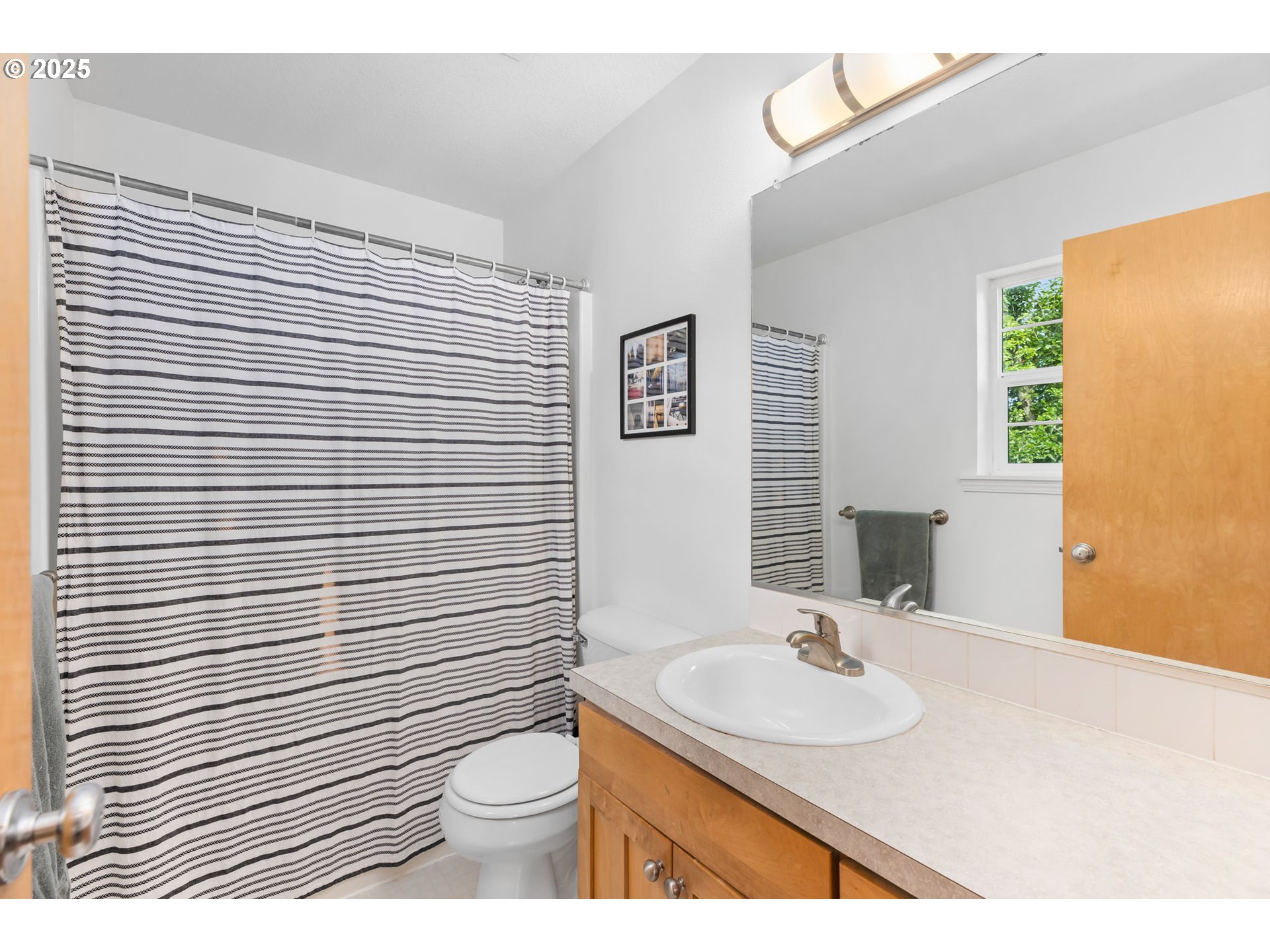 9927 North Decatur Street Portland, OR 97203 - Photo 16 of 25 Bathroom, Attached