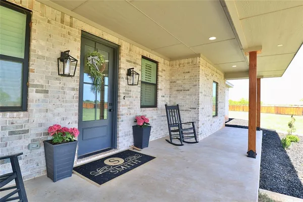 a view of an entryway with outdoor seating