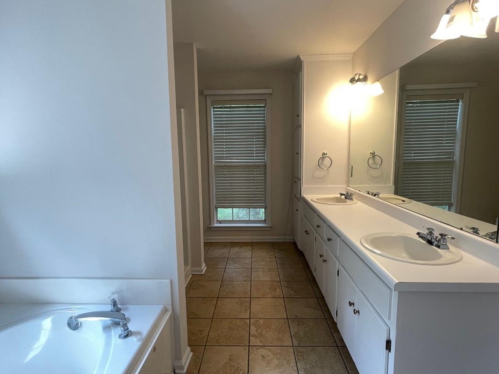 208 West Roxbury Road Dothan, AL 36305 - Photo 6 of 35