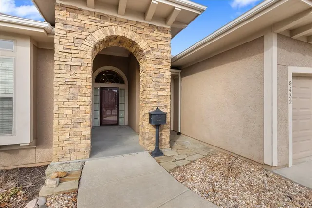 $815,000 | 9432 West 158th Street, Overland Park, KS 66221