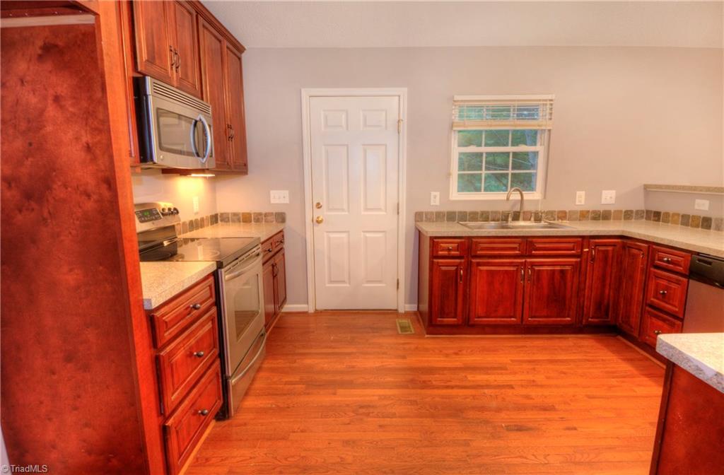 2800 Overview Terrace High Point, NC 27265 - Photo 4 of 20 Gallery Image 4
