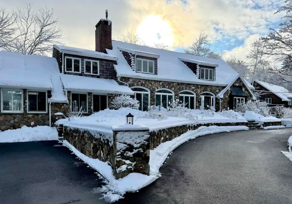 $2,200,000 | 51 Depot Road, Hampton Falls, NH 03844