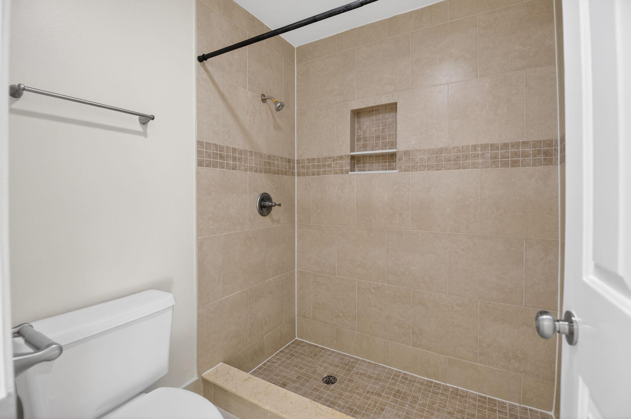 3143 Kingswood Terrace, Unit 3143 Boca Raton, FL 33431 - Photo 22 of 66 LARGE FLOOR TO CEILING TILED SHOWER