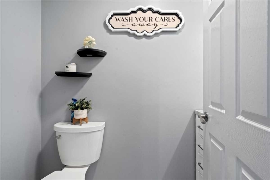 8 Wamsutta Ridge Road Charlton, MA 01507 - Photo 28 of 38 a bathroom with a toilet and a mirror