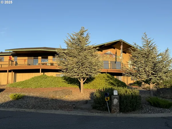 $1,050,000 | 1014 Roe Drive, Goldendale, WA 98620