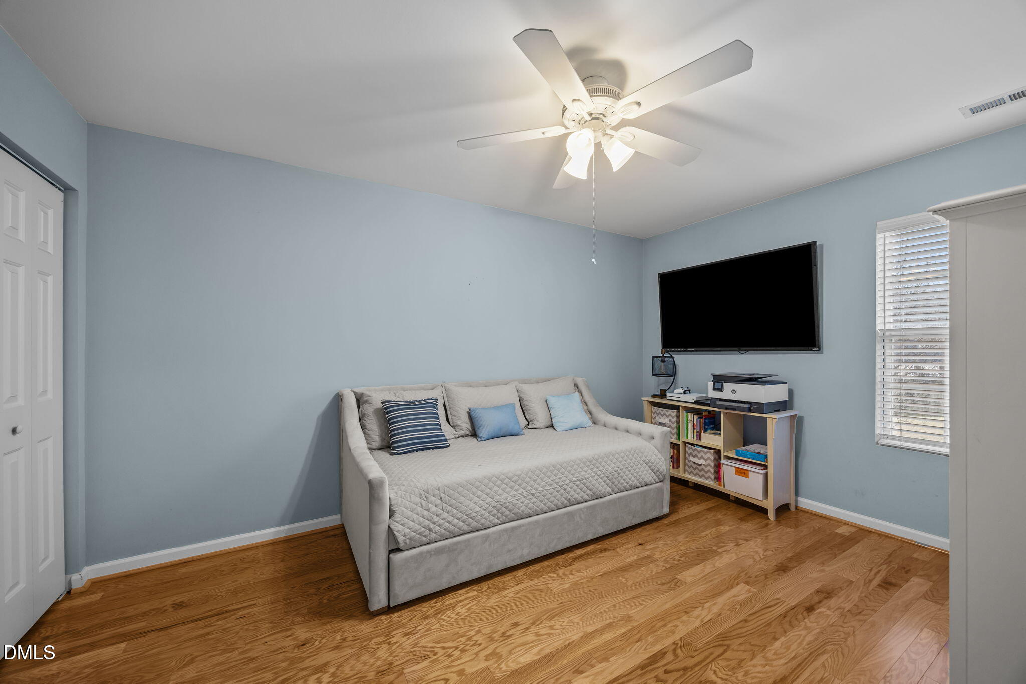 1511 Brambleton Court Graham, NC 27253 - Photo 23 of 43 a living room with furniture and a flat screen tv