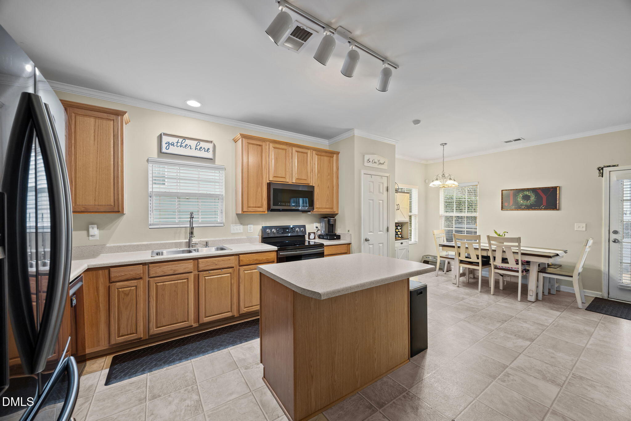 1511 Brambleton Court Graham, NC 27253 - Photo 6 of 43 a large kitchen with a table and chairs