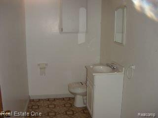 13420 Manchester Road Southgate, MI 48195 - Photo 16 of 17 Half Bath