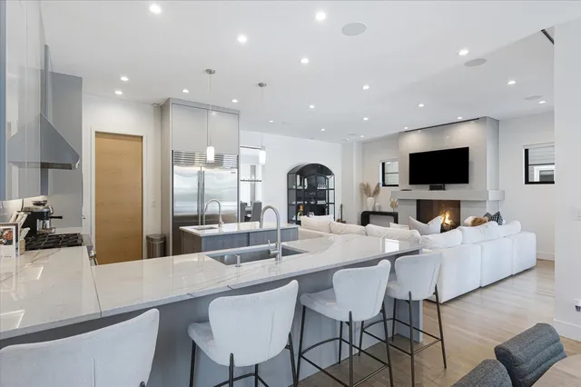 $2,595,000 | 176 Arlington Avenue, Elmhurst, IL 60126