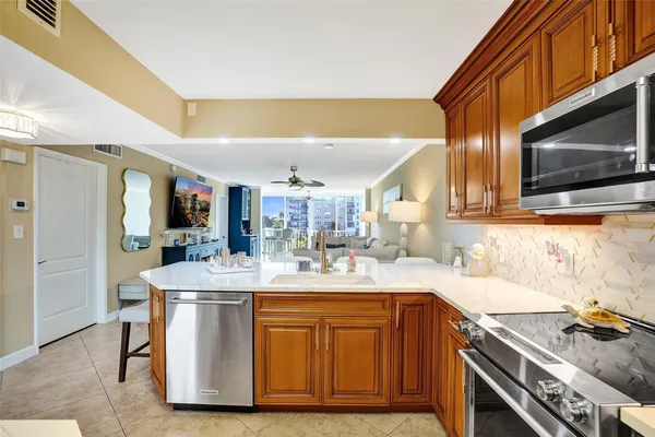 $445,000 | 3180 Northeast 48th Court, Unit 404, Lighthouse Point, FL 33064