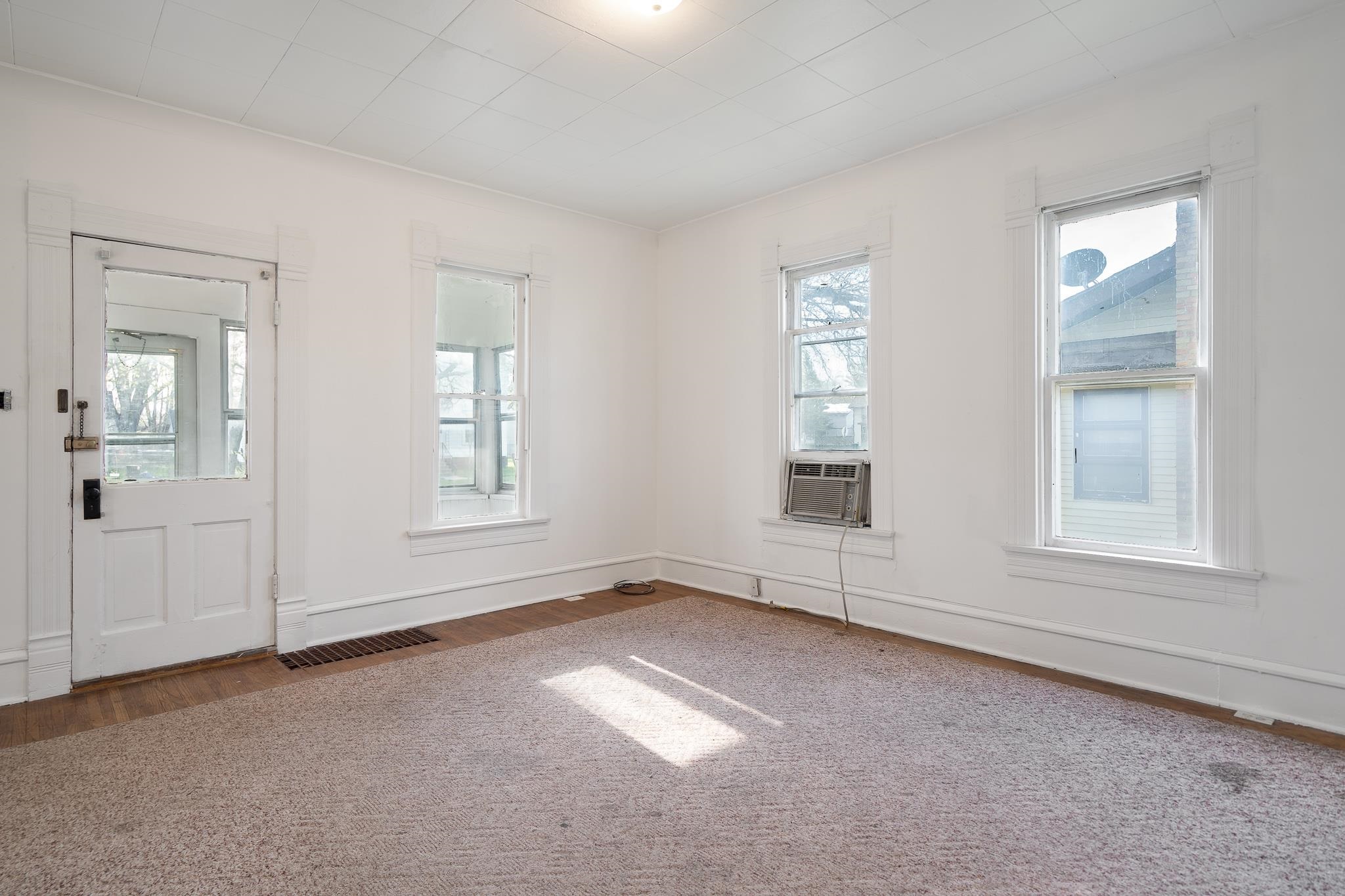 506 South 4th Street Oregon, IL 61061 - Photo 12 of 45 an empty room with windows