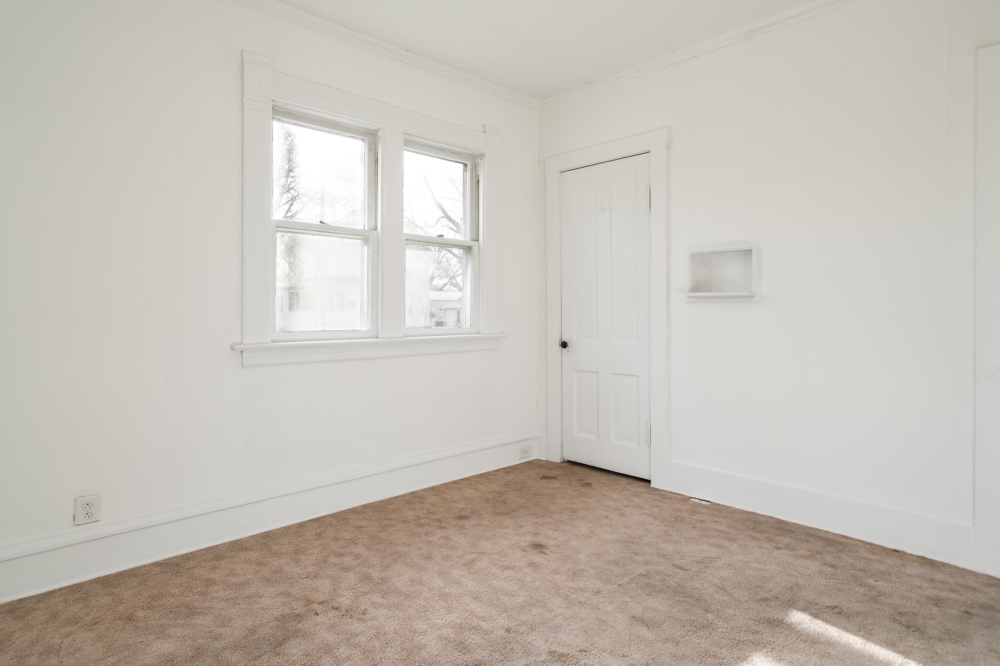 506 South 4th Street Oregon, IL 61061 - Photo 25 of 45 an empty room with a window