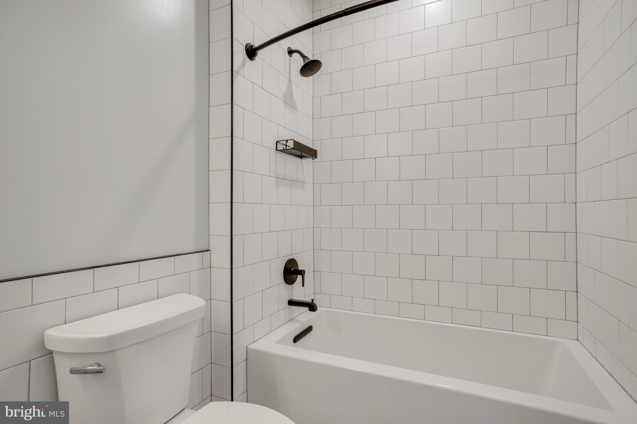 1625 Eckington Place Northeast, Unit 604 Washington, DC 20002 - Photo 30 of 68 a bathroom with a bathtub and a toilet