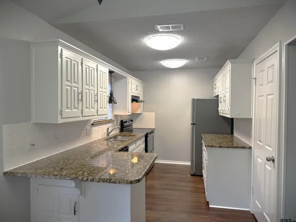 $1,650 | 5903 Hollytree Drive, Tyler, TX 75703