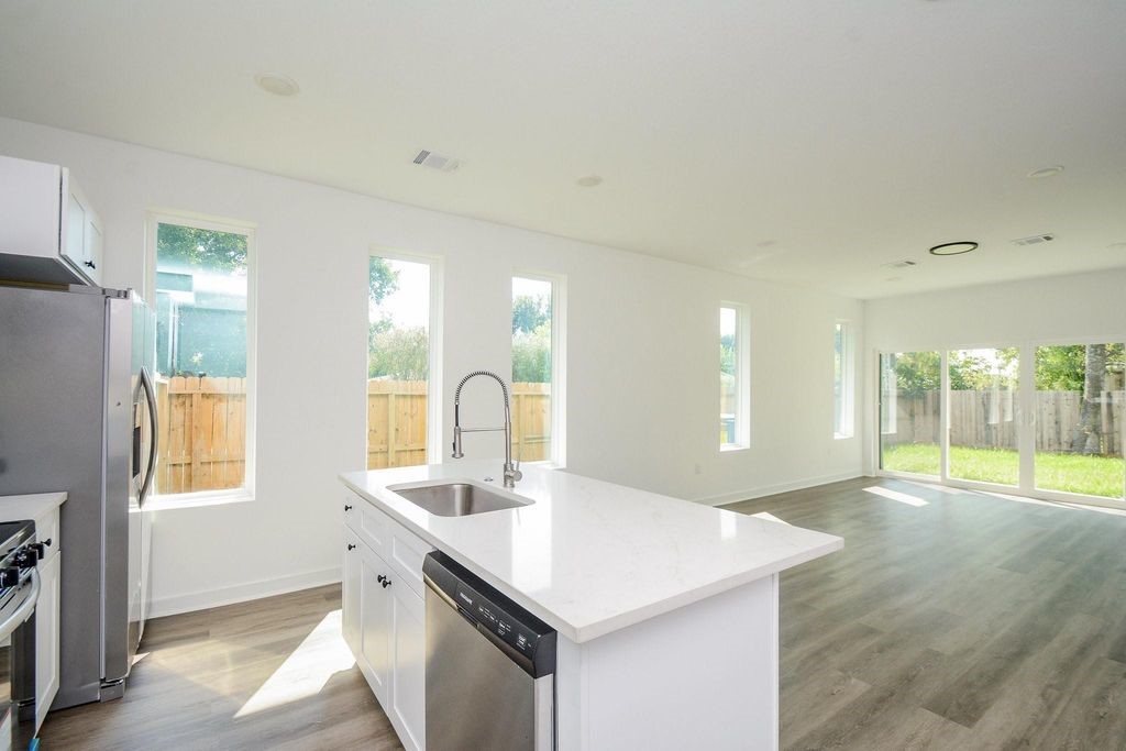 4358 Clover Street, Unit A Houston, TX 77051 - Photo 6 of 31