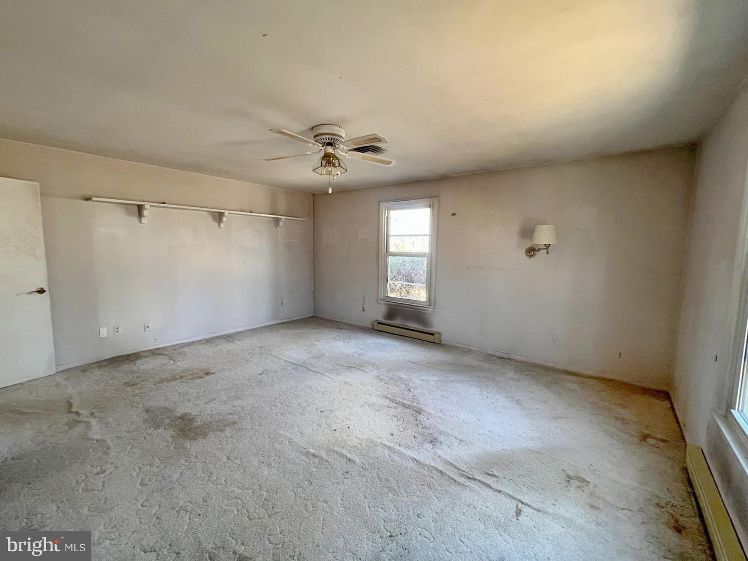5709 Turner Road Broad Run, VA 20137 - Photo 10 of 20 Spacious room with natural light.