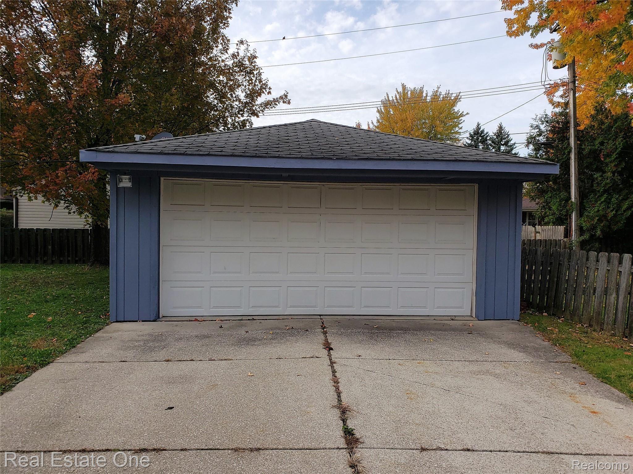 29501 Fall River Road Southfield, MI 48076 - Photo 24 of 30 20191025_165602.jpg