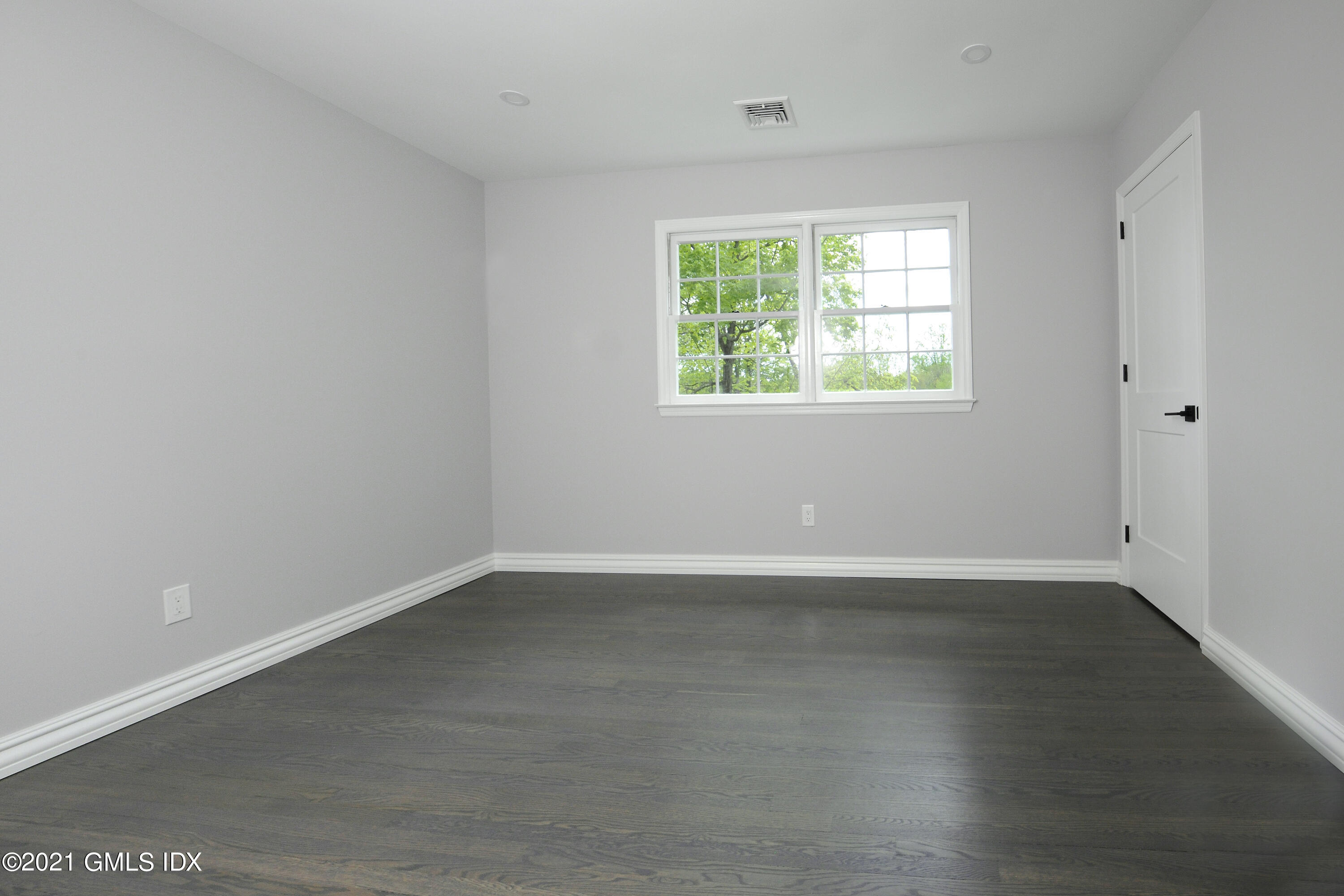 56 Cousins Road Stamford, CT 06903 - Photo 14 of 20 Bed3