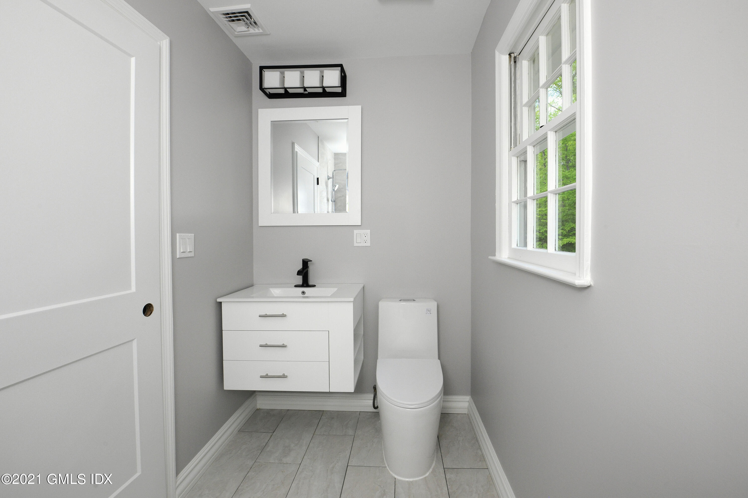 56 Cousins Road Stamford, CT 06903 - Photo 15 of 20 Bath3