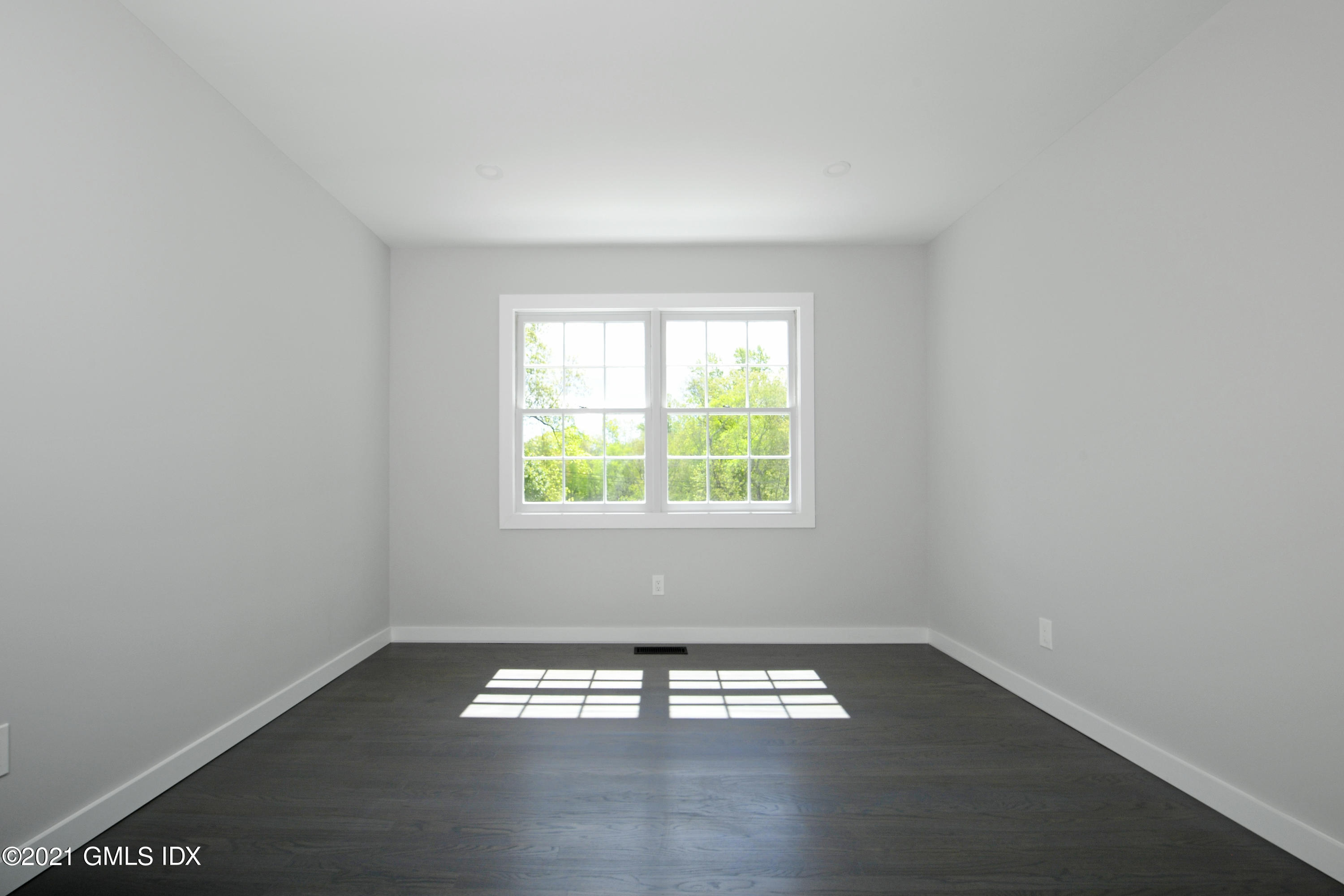56 Cousins Road Stamford, CT 06903 - Photo 9 of 20 Bed1