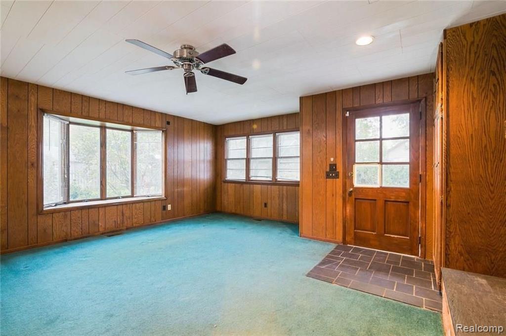 407 North Castell Avenue Rochester, MI 48307 - Photo 9 of 23