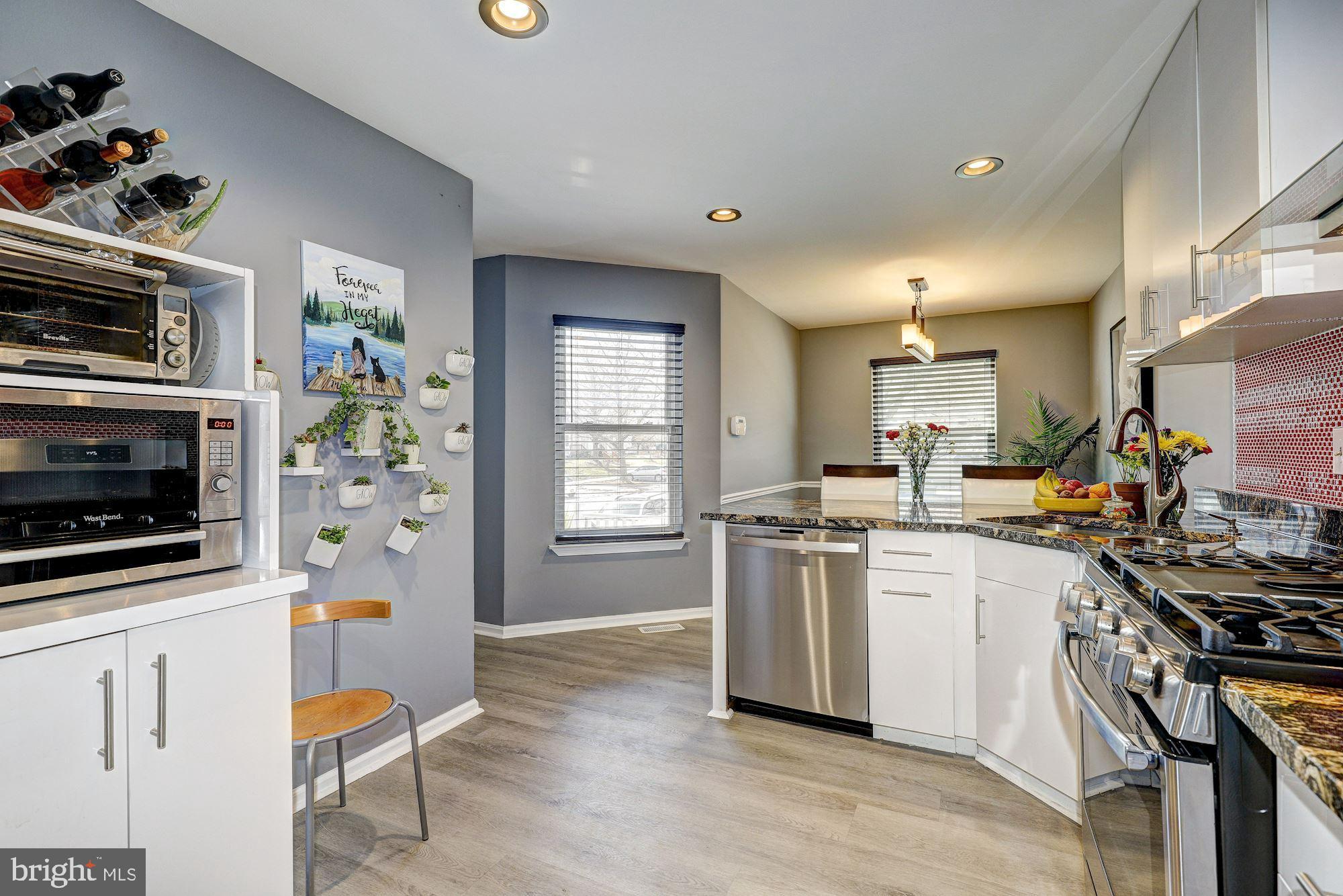 8665 Ridge Road Ellicott City, MD 21043 - Photo 12 of 40 Gourmet Eat-In Kitchen