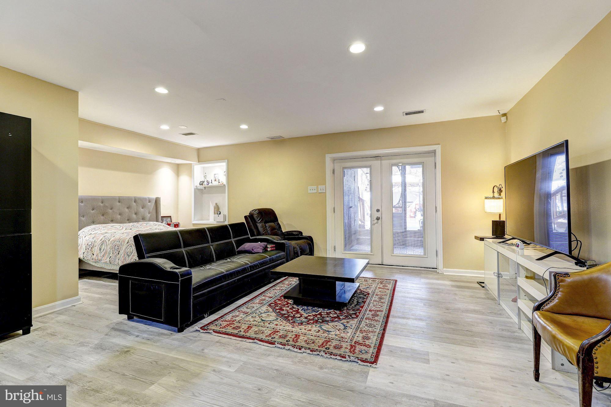 8665 Ridge Road Ellicott City, MD 21043 - Photo 24 of 40 Family Room | In-Law Suite