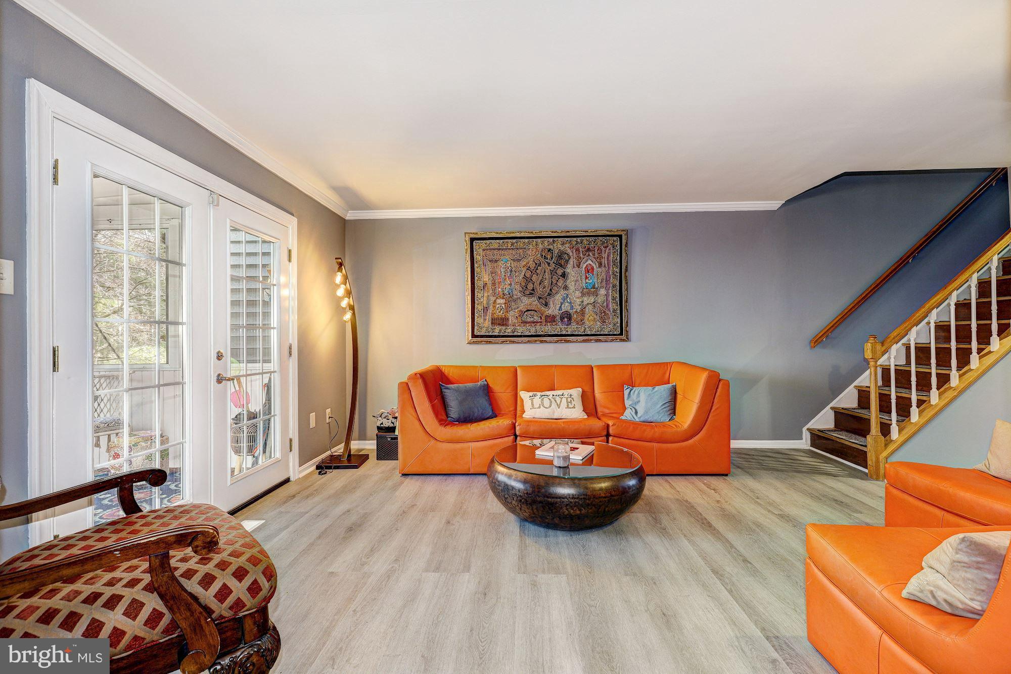 8665 Ridge Road Ellicott City, MD 21043 - Photo 3 of 40 Living Room