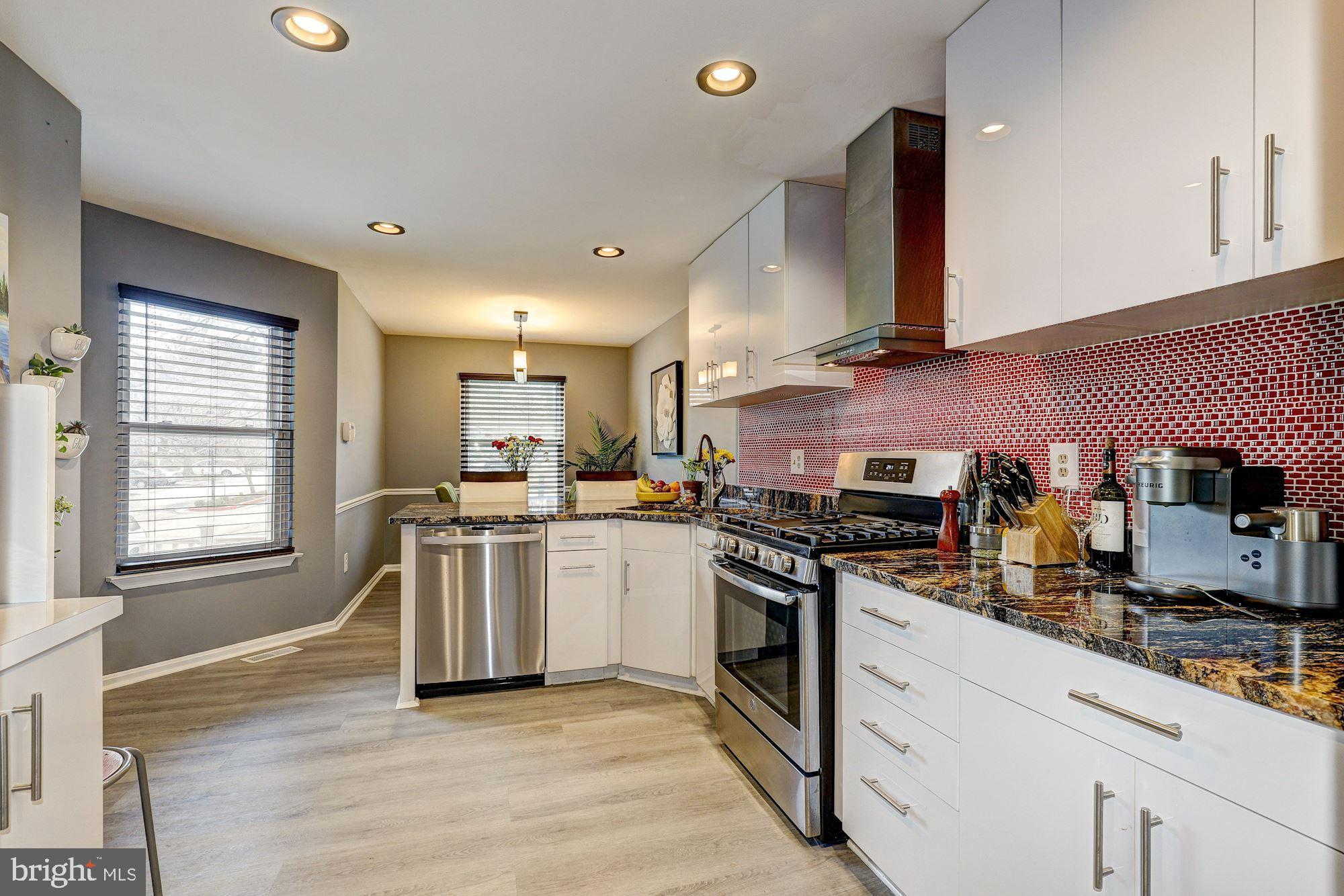 8665 Ridge Road Ellicott City, MD 21043 - Photo 10 of 40 Gourmet Eat-In Kitchen