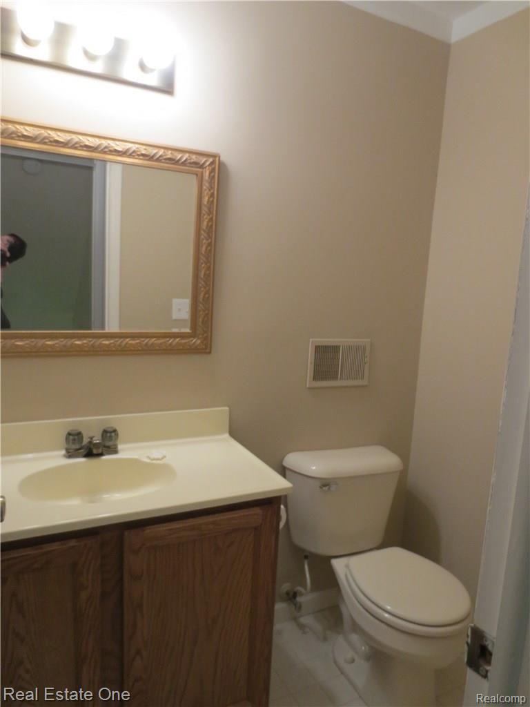 1295 Lamplighter Lane, Unit 75 Rochester, MI 48306 - Photo 13 of 23 IMG_1164.JPG