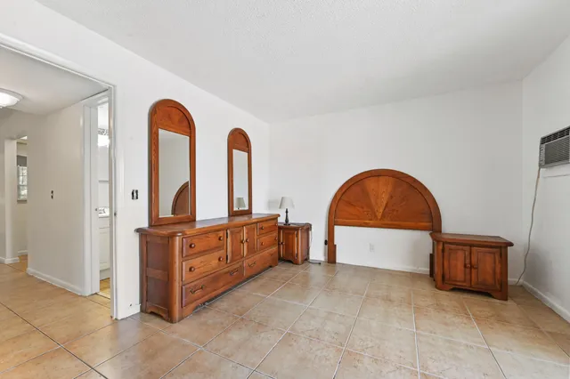 $1,500 | 111 Dorchester East, Unit 111, West Palm Beach, FL 33417