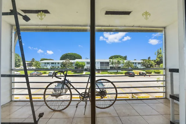 $1,500 | 111 Dorchester East, Unit 111, West Palm Beach, FL 33417