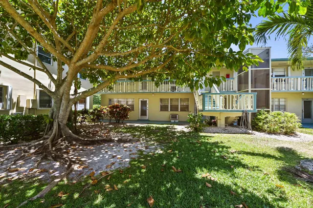 $1,500 | 111 Dorchester East, Unit 111, West Palm Beach, FL 33417